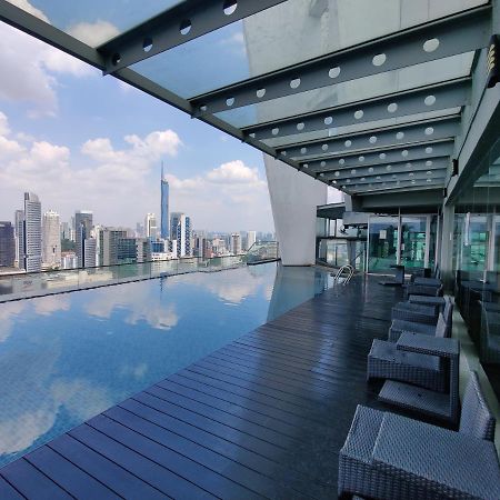 Skybed Over The Sky Hostel @Regalia Suites & Residences Kl كوالالمبور المظهر الخارجي الصورة