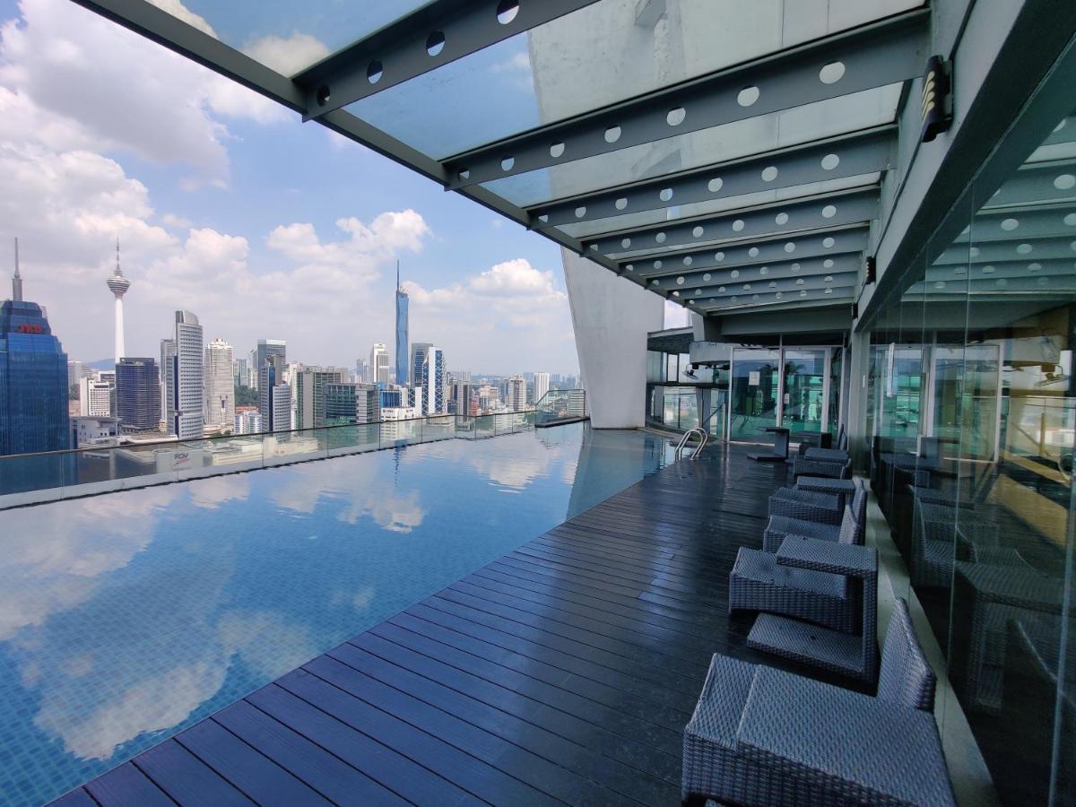 Skybed Over The Sky Hostel @Regalia Suites & Residences Kl كوالالمبور المظهر الخارجي الصورة